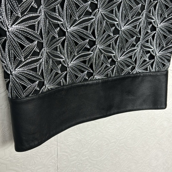 Anne Fontaine ECLO neoprene woven straight skirt embroidered abstract black - Picture 4 of 9